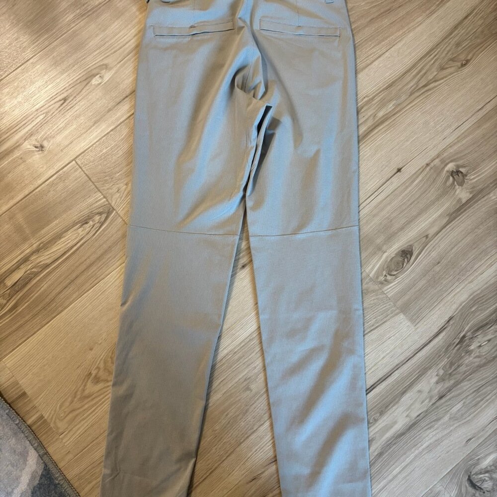 Lululemon Men's Pants 28x30 Light Grey Commission Slim Ventilight Golf Travel - Picture 3 of 4